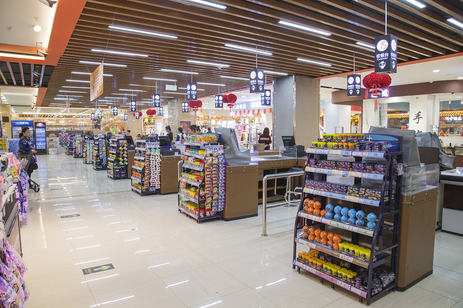 Supermarket shelf arrangement and placement tips